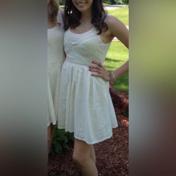 American Eagle Ivory Eyelet Dress Size 6 Cottagecore Fit & Flare - Picture 4 of 4